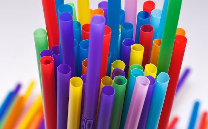 A bunch of colorful plastic straws. Photo credit: Horia Varlan (Wikimedia)